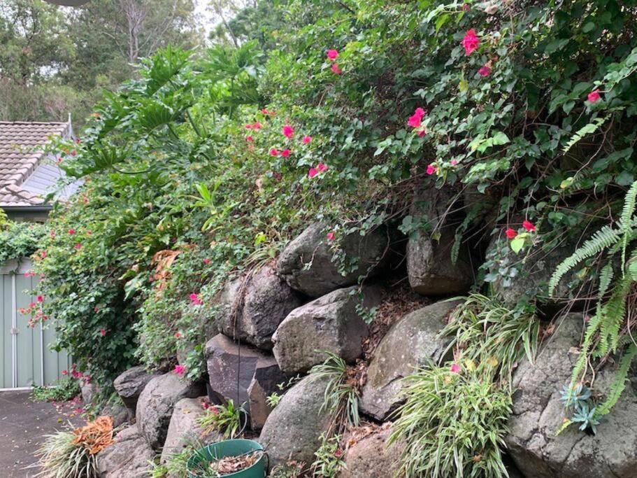 4br Exec Large House Close To Shops,train & Buses