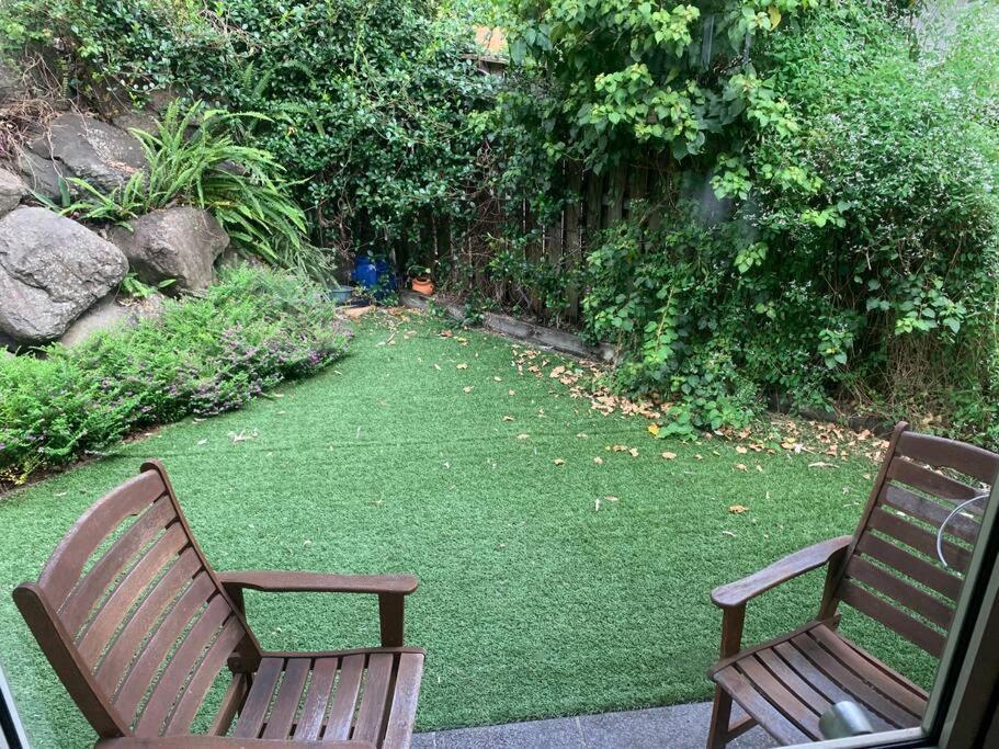 4br Exec Large House Close To Shops,train & Buses