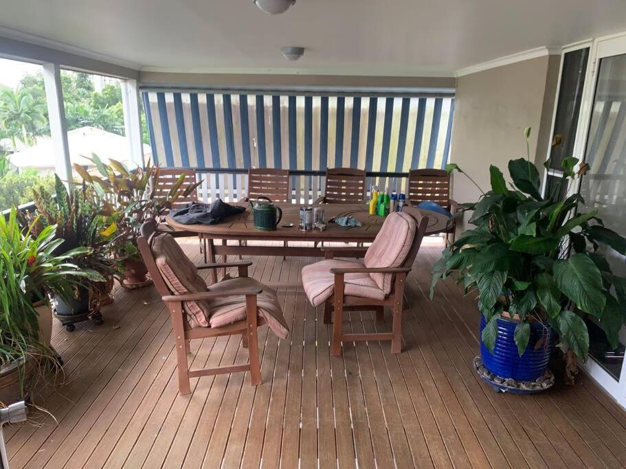 4br Exec Large House Close To Shops,train & Buses Brisbane