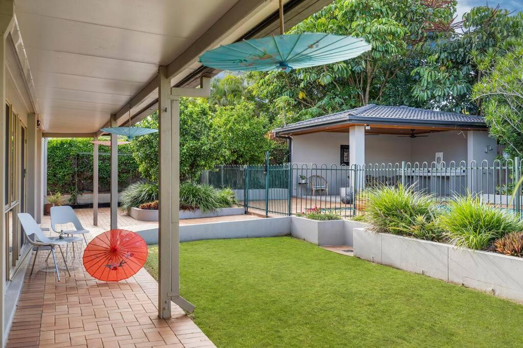 Designer's With Pool Holiday home