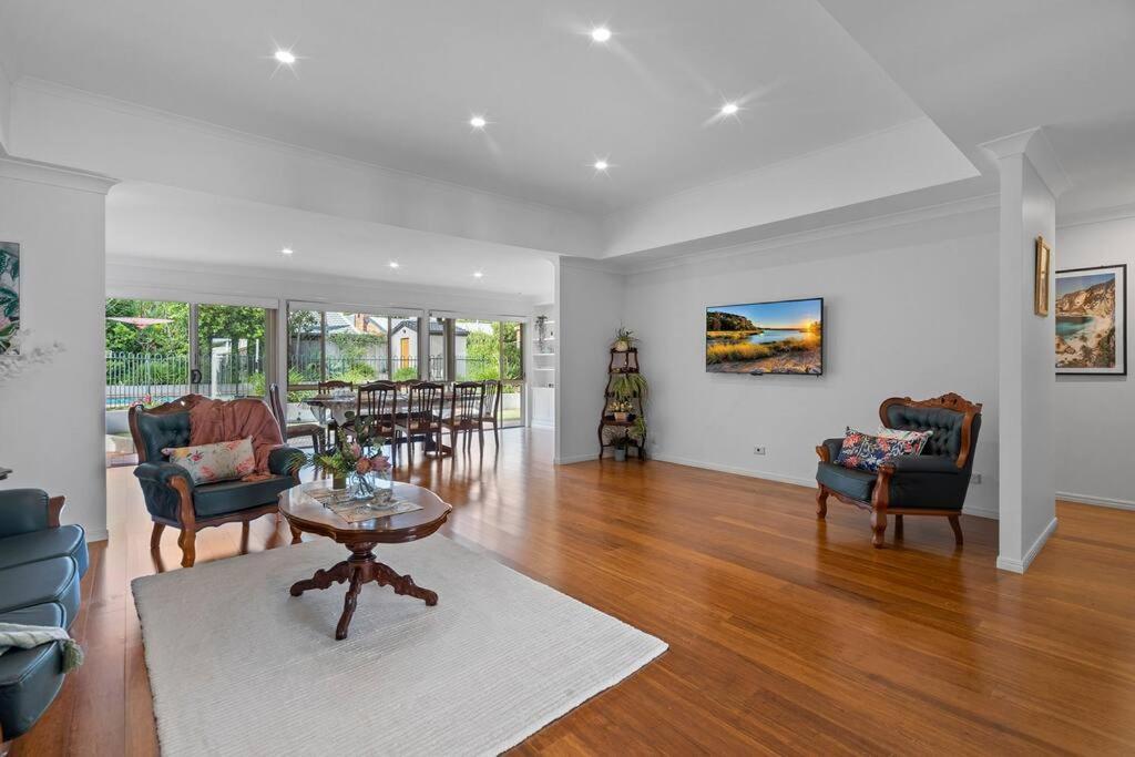 Designer's With Pool Holiday home Brisbane