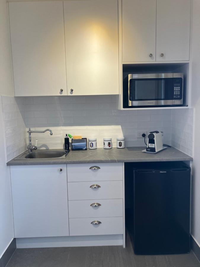 Old Queensland Charm Entire Upper Level *