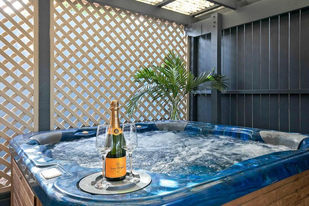 Oasis+spa Tennis Court Holiday home Brisbane