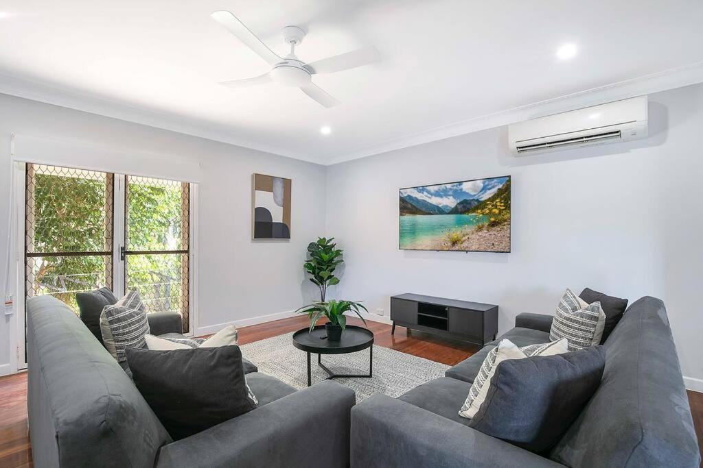 Oasis+spa Tennis Court