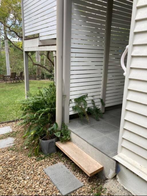 Adorable Private 2 Bedroom Guest + Pool