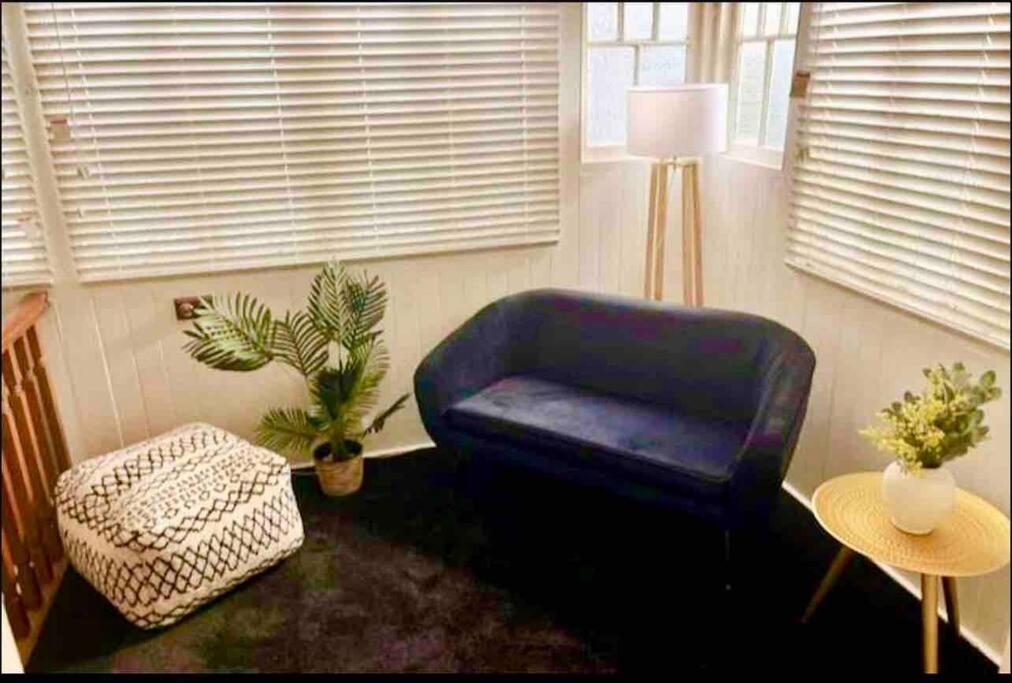 Holiday home Charming 5br Family W/pool 10min From Airport *