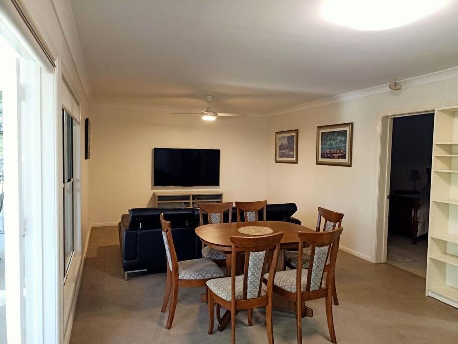 Adorable Private 2 Bedroom Guest + Pool Apartment