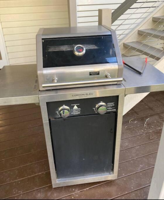 Adorable Private 2 Bedroom Guest + Pool Apartment