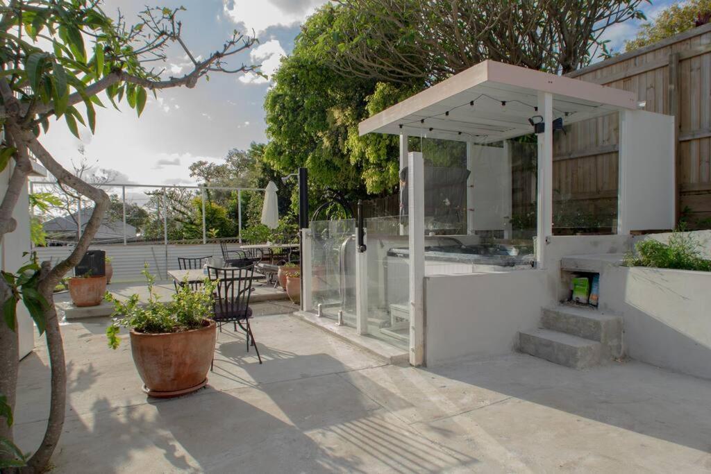 In Shared U1m * Brisbane