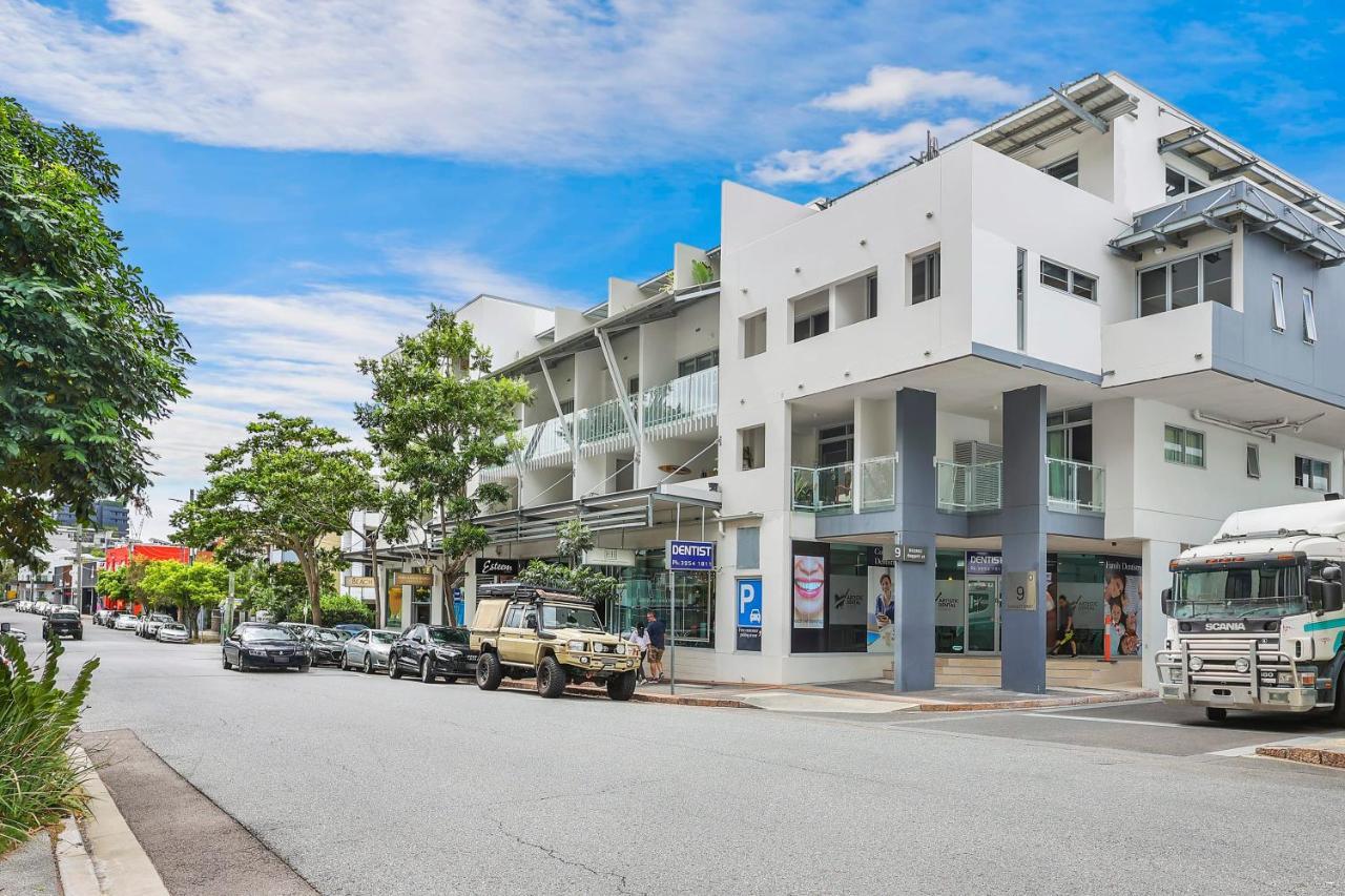 Hotel Luxurious 2br Abode In Superb Location! Brisbane