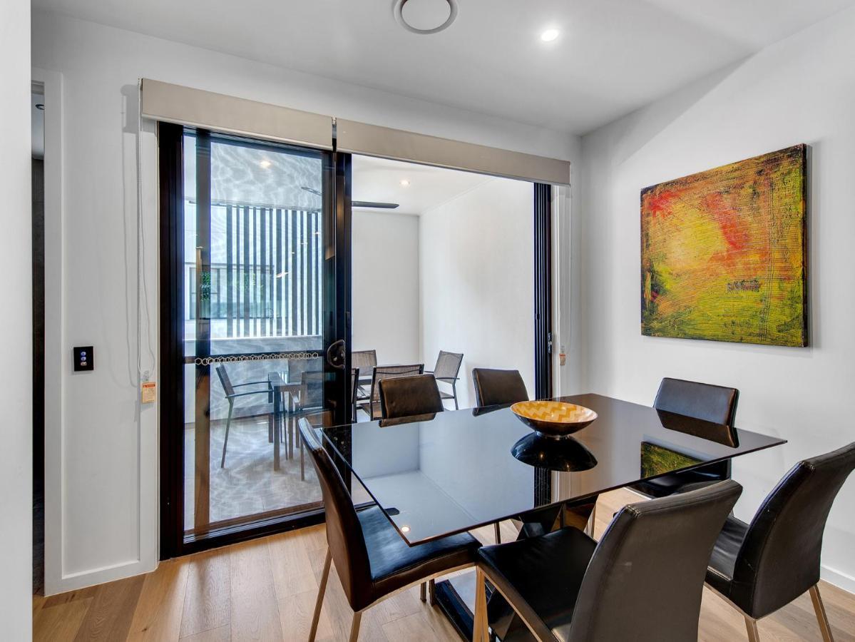 J24b - Bulimba From Apartment *