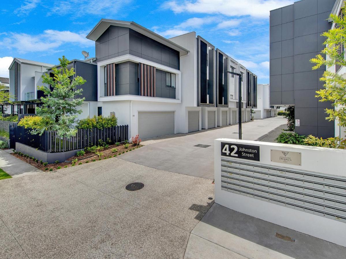 J24b - Bulimba From Apartment *