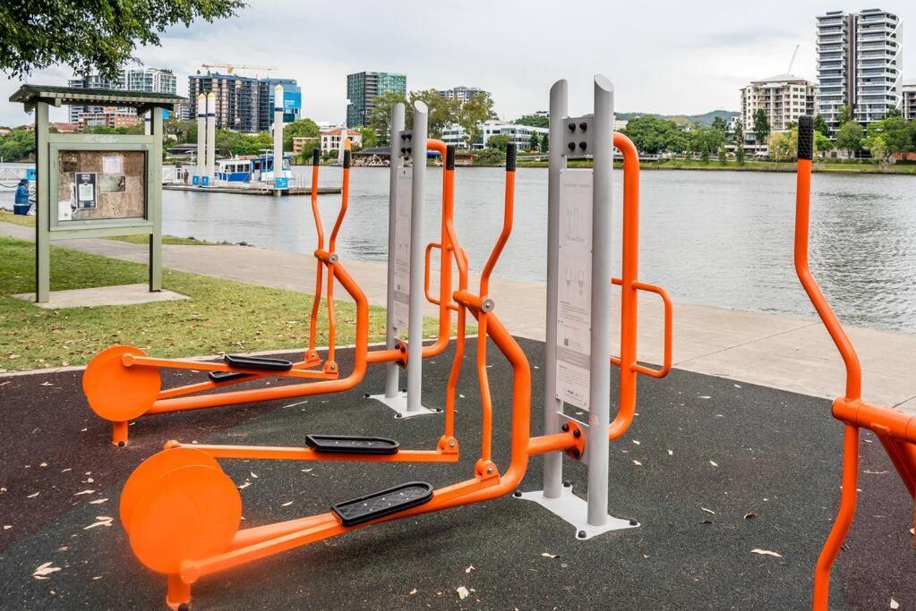 Apartment Westend 3 Bedroom Split Level Townhouse Next To River