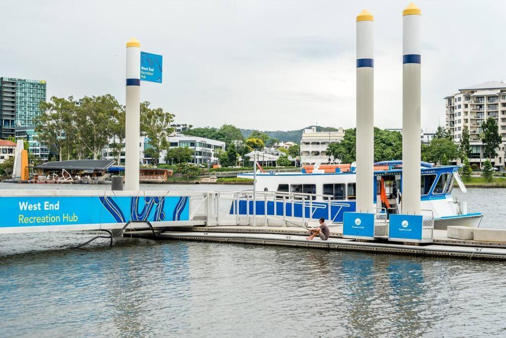 Apartment Westend 3 Bedroom Split Level Townhouse Next To River