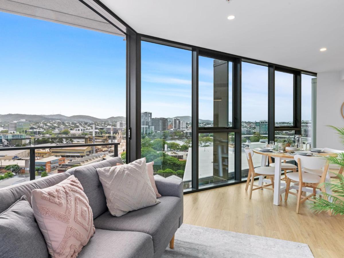 Great Views Pool High Level Boutique With Carpark Apartment *
