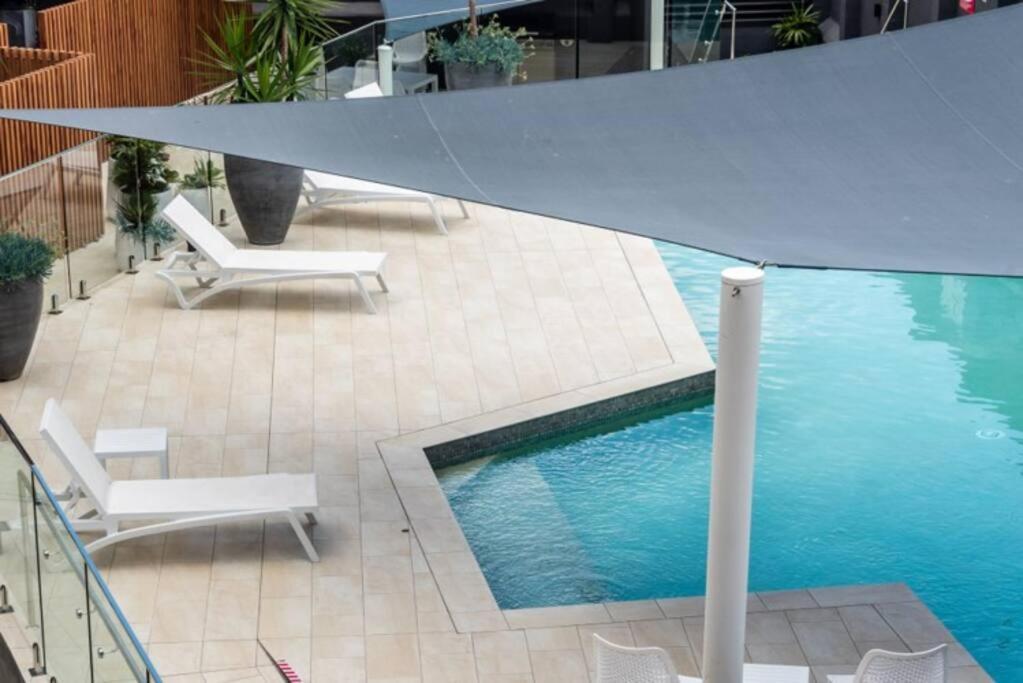 Apartment Urban Comfort Apt With Pool And Car Park