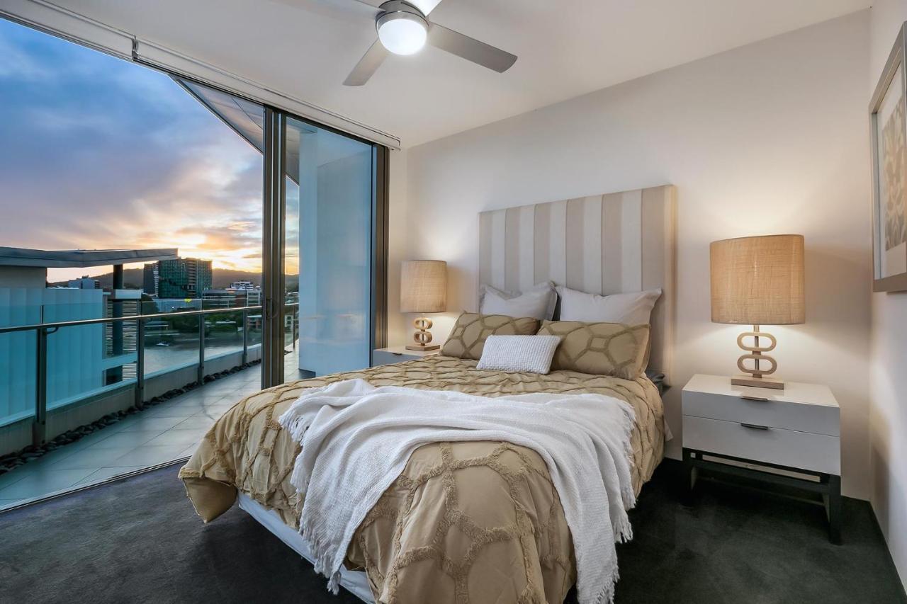Apartment Stunning Waterfront Penthouse 3 Or 4 Bedrooms *