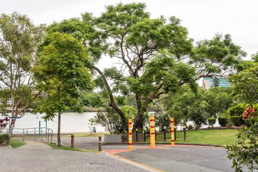 Apartment Westend 3 Bedroom Split Level Townhouse Next To River