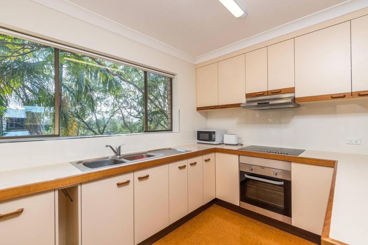 The Hidden Flower - A Spacious Poolside Abode Apartment *