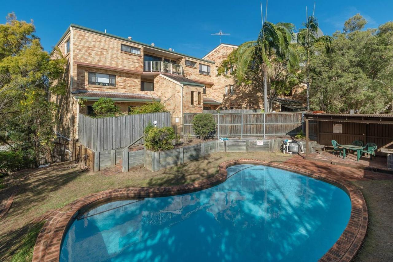 The Hidden Flower - A Spacious Poolside Abode * Brisbane
