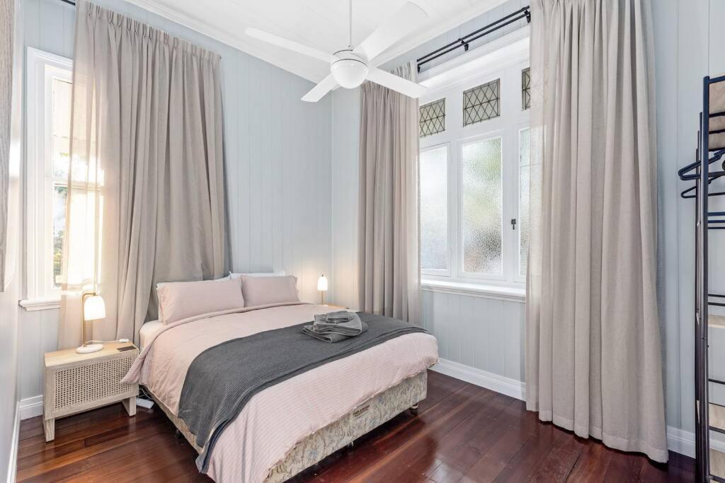 Apartment The Lounge! 2 Bed/1 Bath/1 Car ~ New Farm *