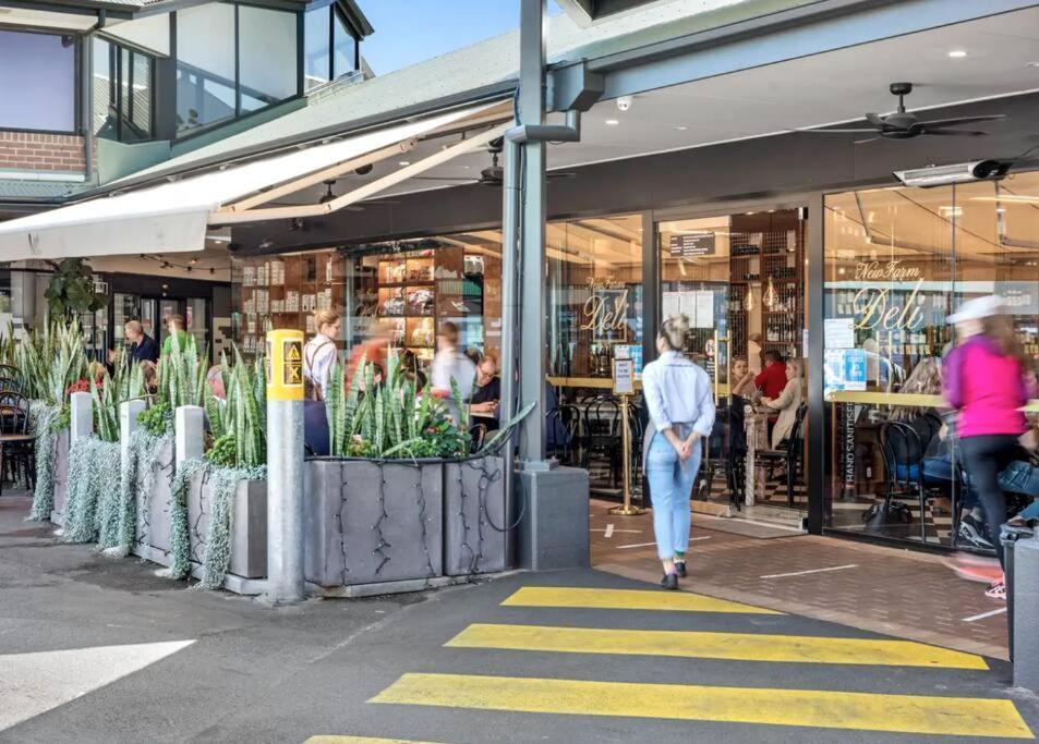 Apartment The Lounge! 2 Bed/1 Bath/1 Car ~ New Farm *