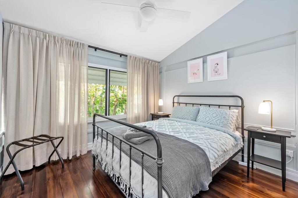 The Office! 1 Bed/1 Bath ~ New Farm Brisbane