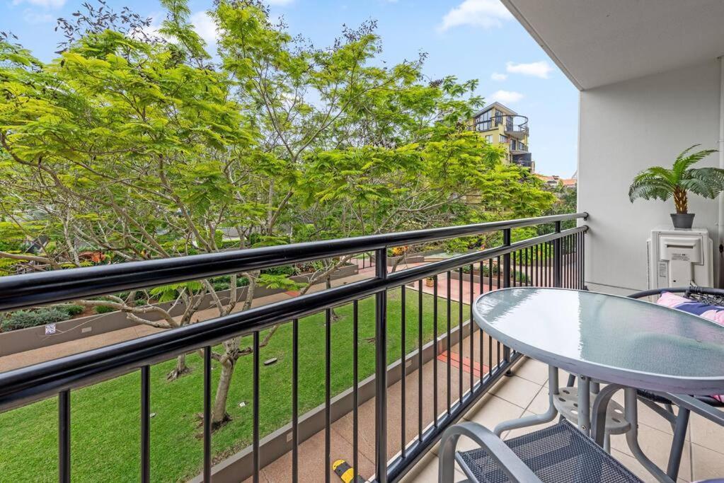 Pad ~ 1bed/1bath/balcony/1car ~ 10 Mins Cbd *