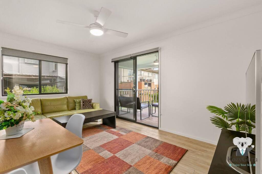 Holiday home Kozyguru / Mt Gravatt East / 3 Bed House Qmg030 Brisbane