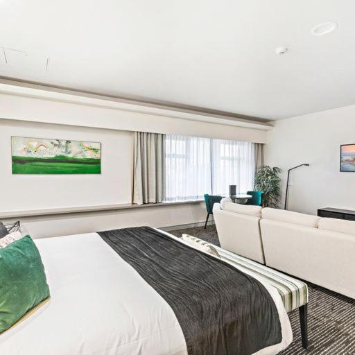 The Colmslie 5*