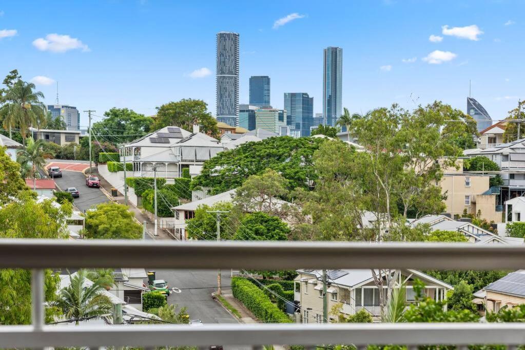 Holiday home Paddo ~ 4bed/2bath/1car/cbd Views ~ House *
