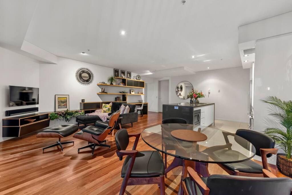 Apartment Skyhigh Executive! ~ 2bed/2bath/1car/views ~ Cbd Brisbane