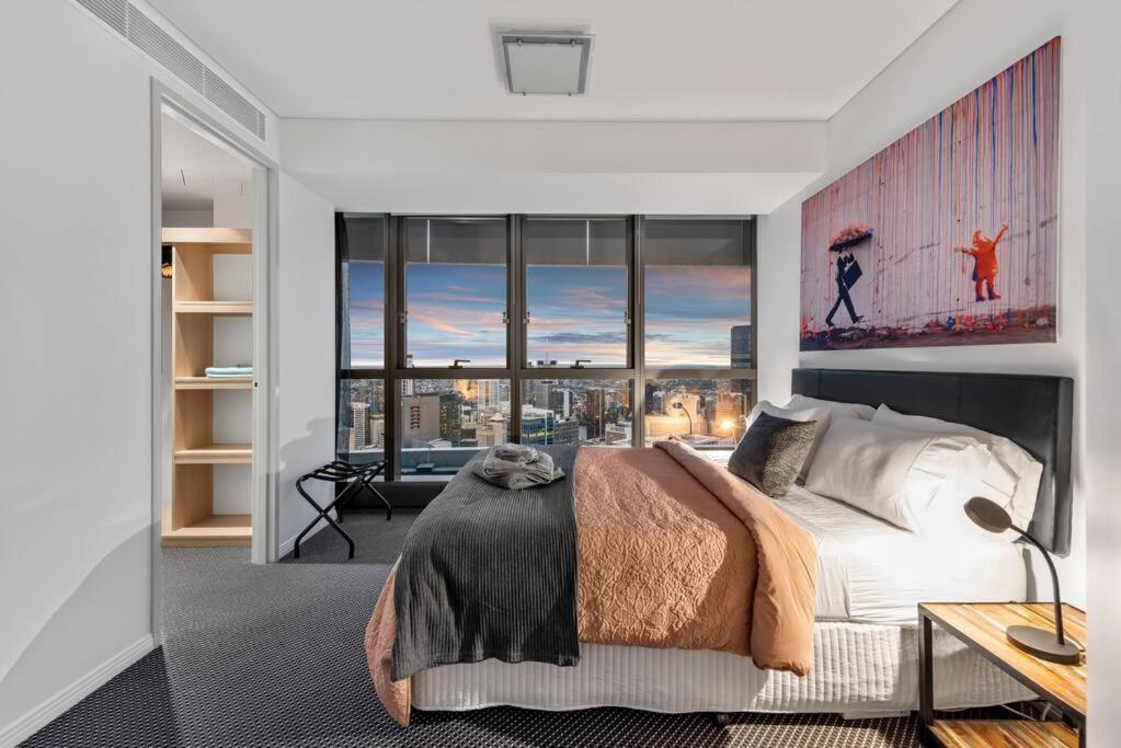 Skyhigh Executive! ~ 2bed/2bath/1car/views ~ Cbd * Brisbane