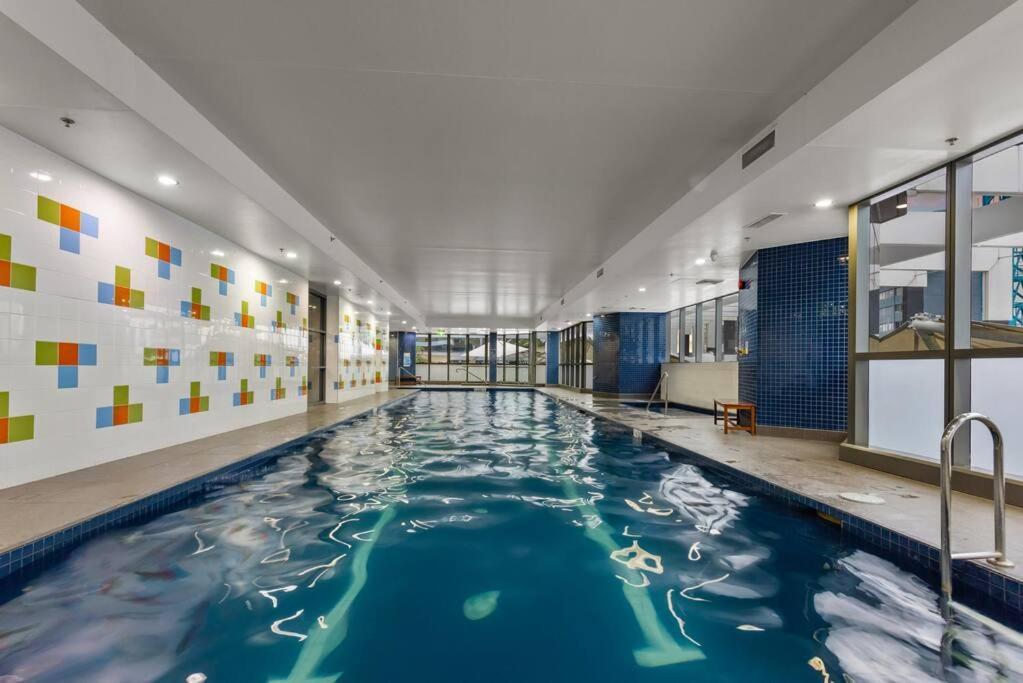 Skyhigh Executive! ~ 2bed/2bath/1car/views ~ Cbd *