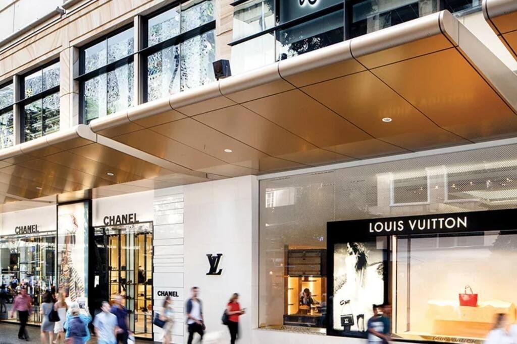 Floor! 2bed/2bath/1car/pool ~ Views ~ Cbd Apartment *