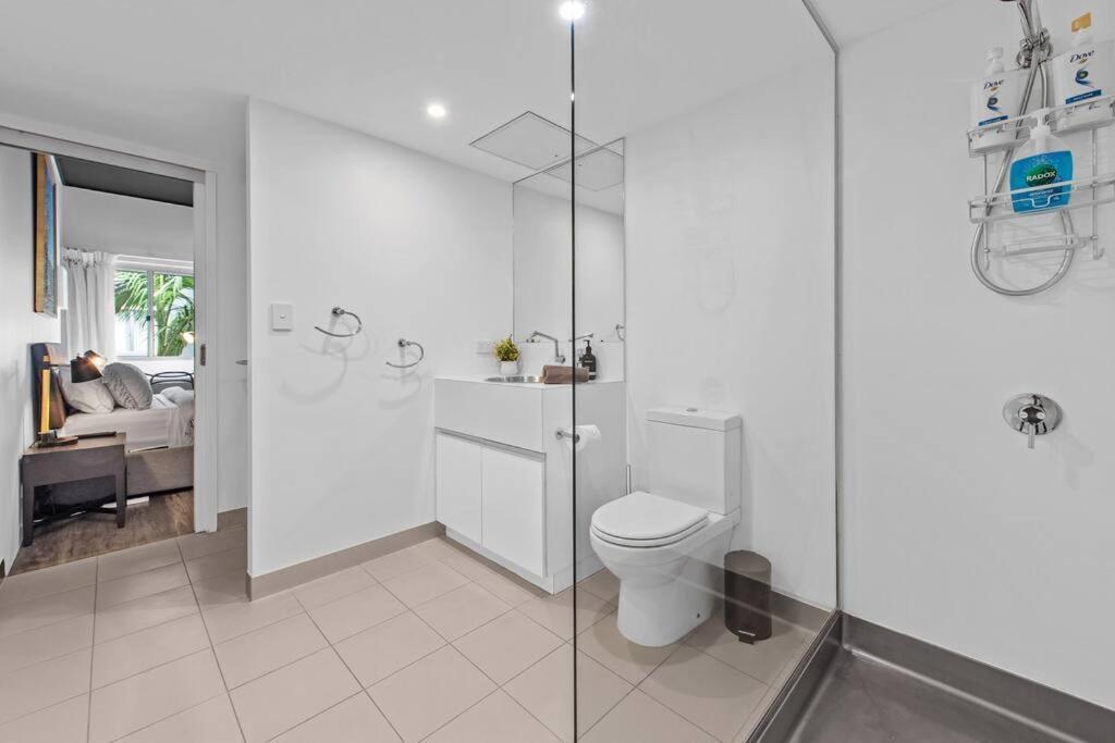 & Stylish! 1bed/1bath/1car ~ 5 Mins To Cbd Apartment *