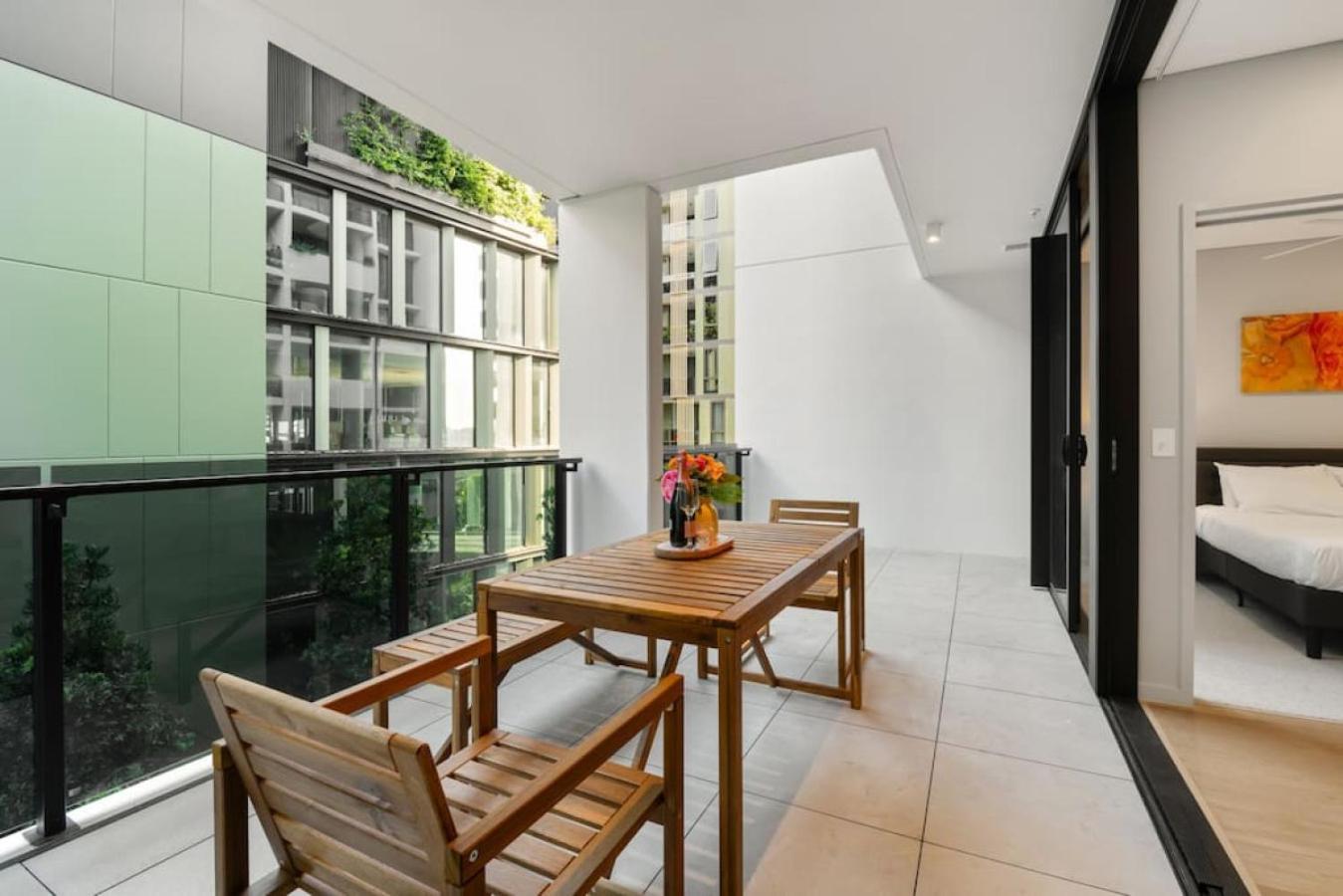 Apartment 1br Luxury At Prime Location W Carpark Brisbane