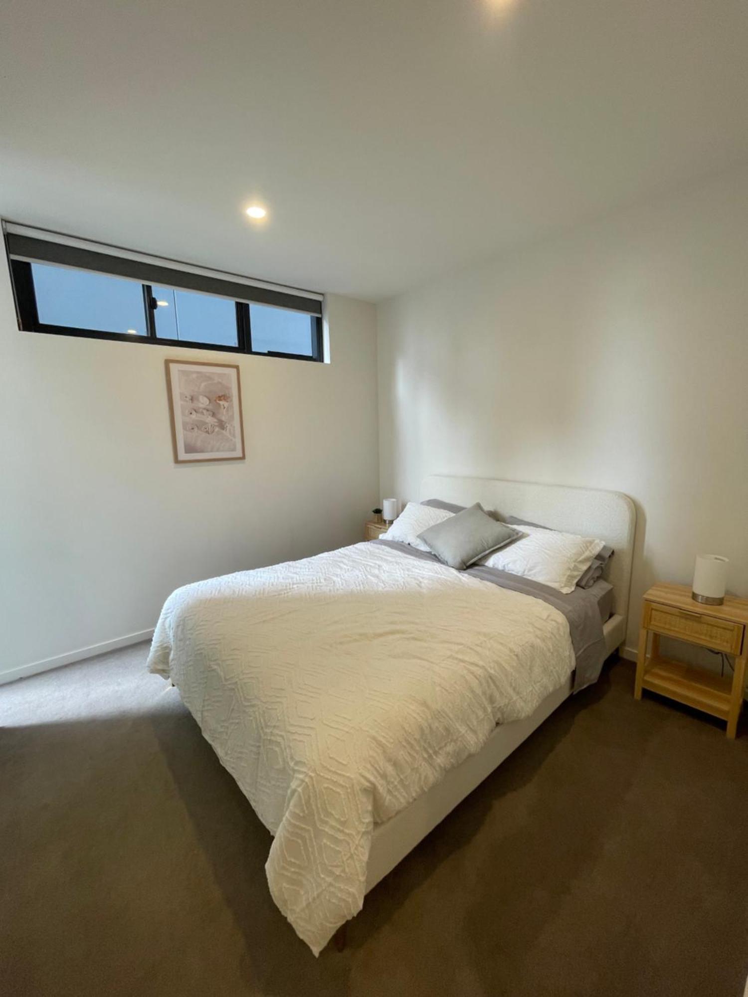 Views And Vibes - Free Parking - Great Location! Apartment