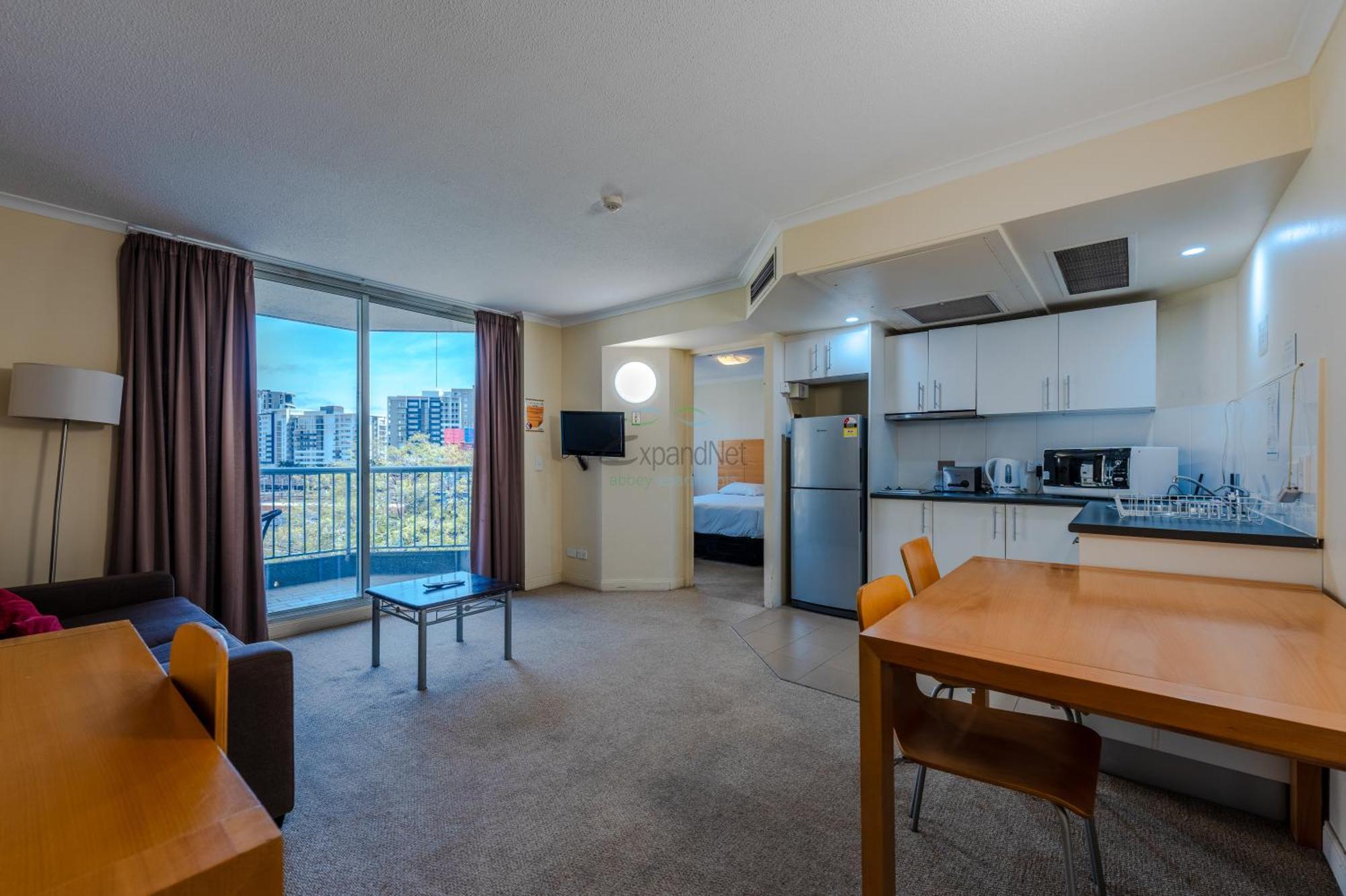 Aparthotel Abbey On Roma & 4*