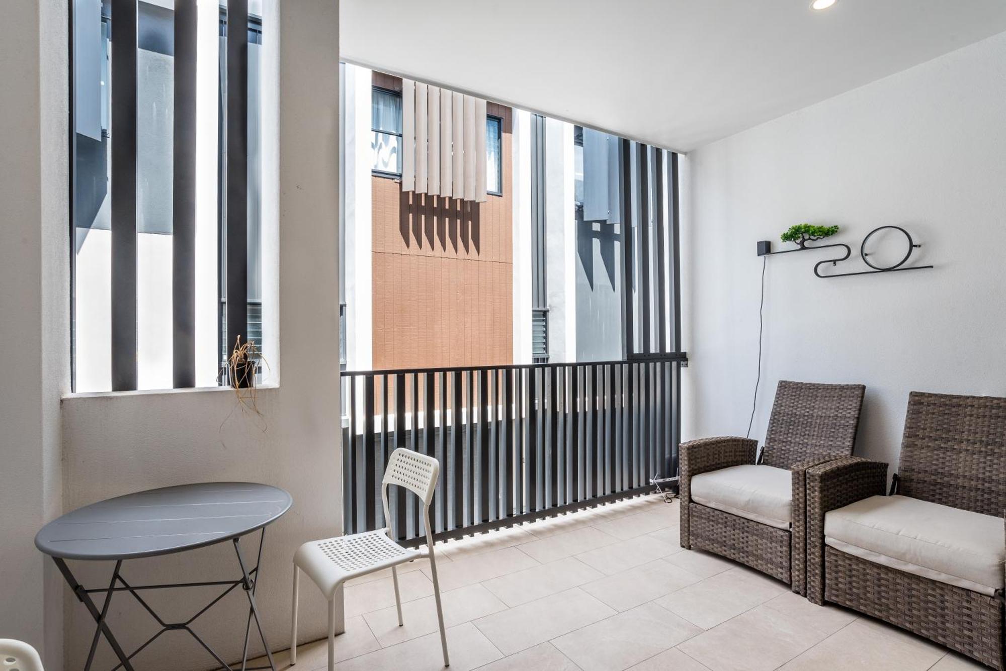 Westend 3 Bedroom Split Level Townhouse Next To River