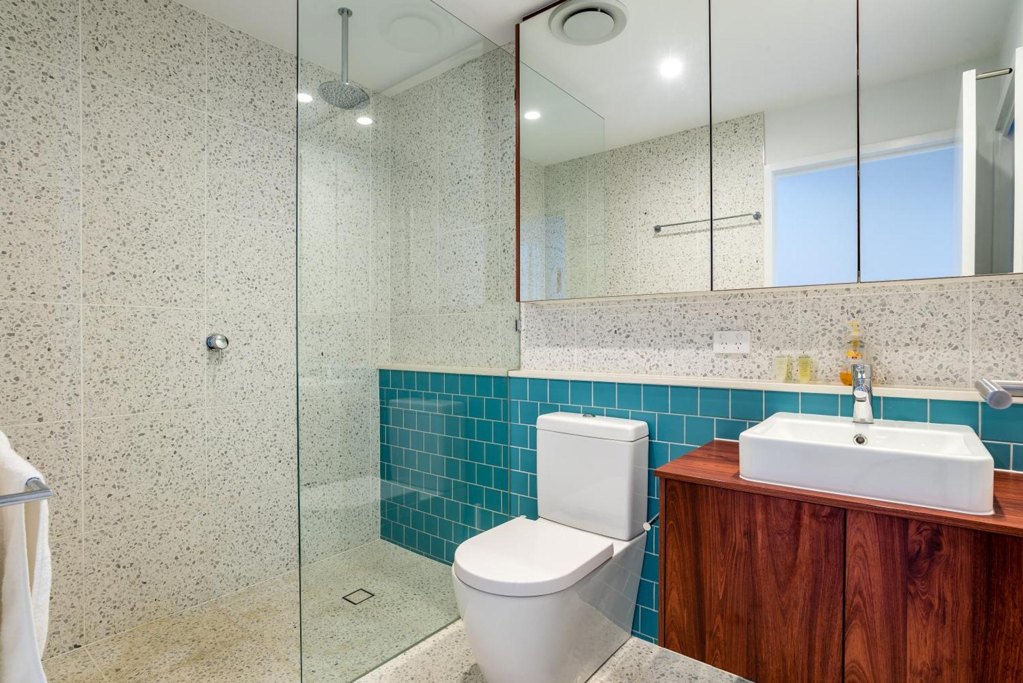 Westend 3 Bedroom Split Level Townhouse Next To River *