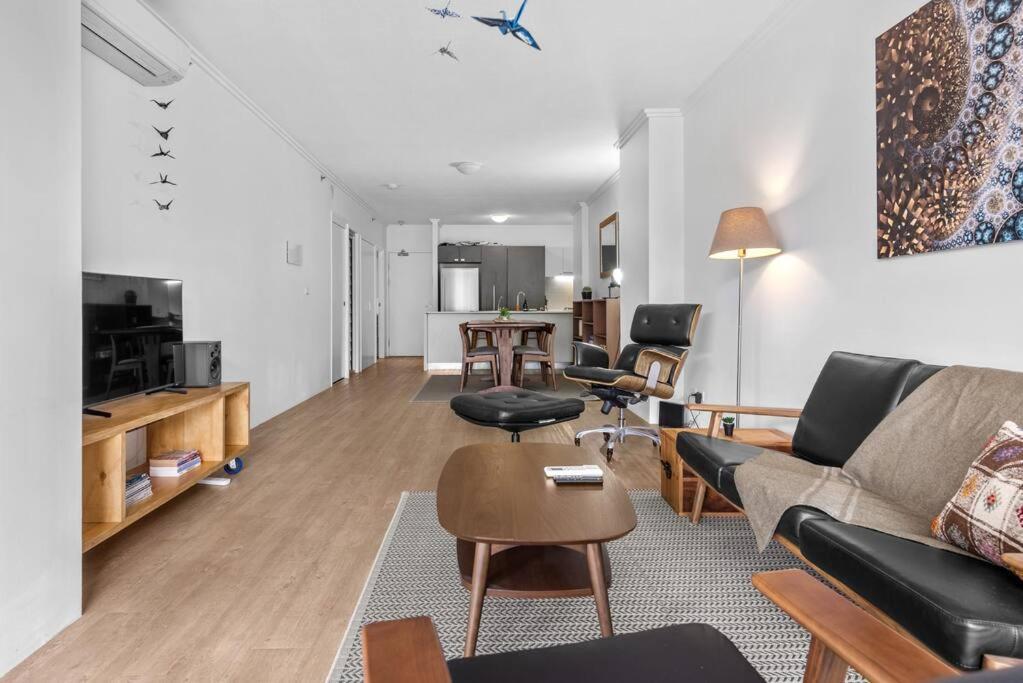 Spacious & Peaceful! 1bed/2bath/1car ~ Cbd Apartment Brisbane