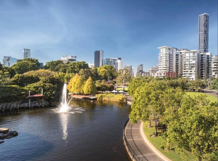 Spacious & Peaceful! 1bed/2bath/1car ~ Cbd * Brisbane