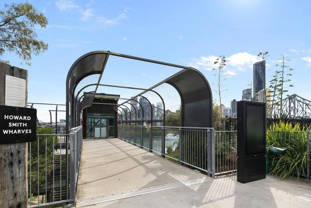 Apartment & Stylish! 1bed/1bath/1car ~ 5 Mins To Cbd *