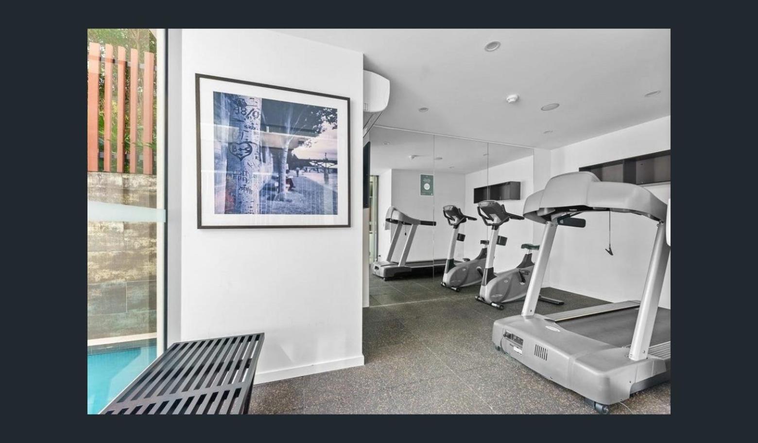 Discover Urban Bliss In Our 1-bedroom King Bed Apartment! Views And Cultural Gems Apartment *