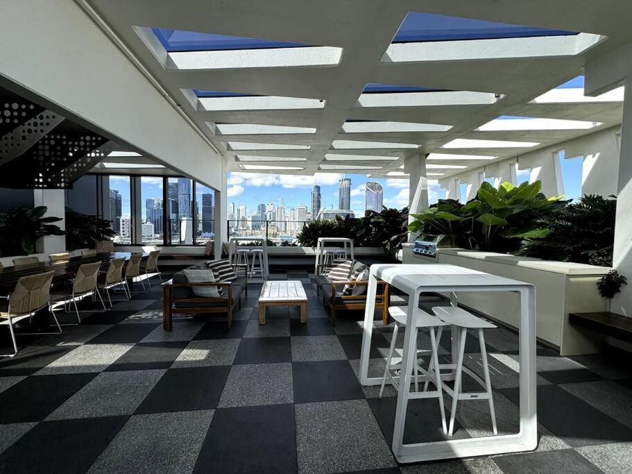 Stylish 1br W Infinite Pool In South *