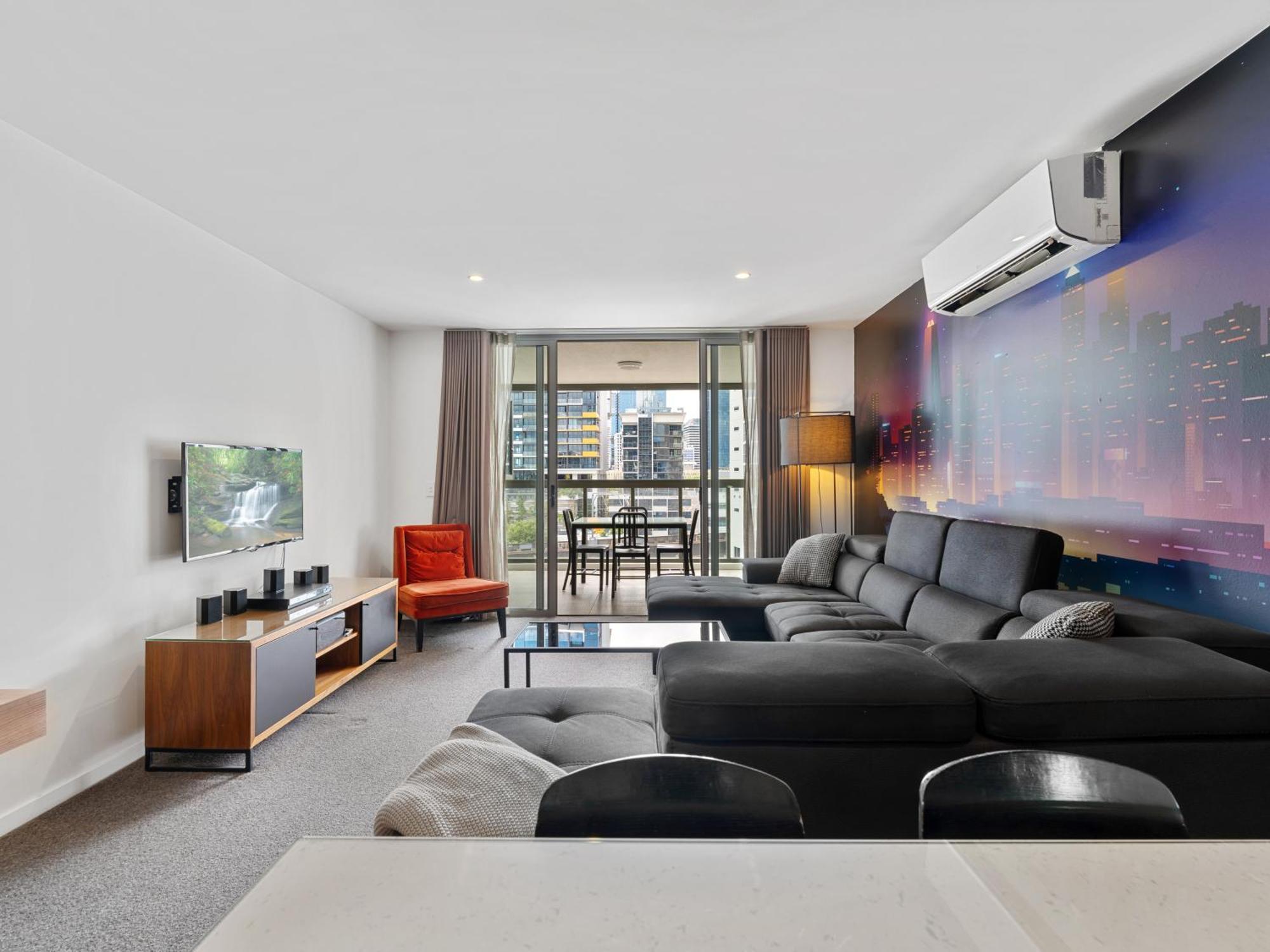 Discover Urban Bliss In Our 1-bedroom King Bed Apartment! Views And Cultural Gems Apartment Brisbane
