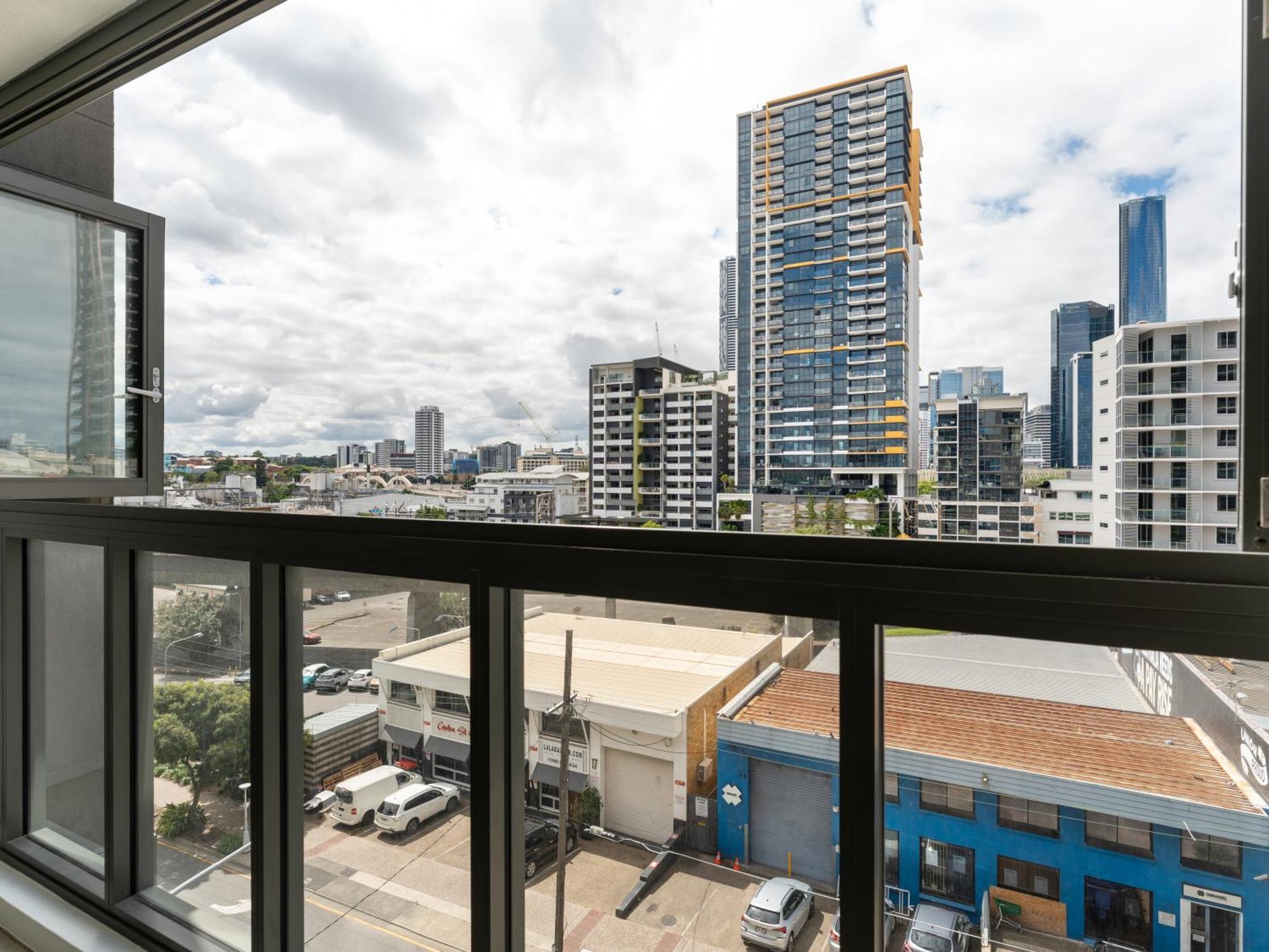 Discover Urban Bliss In Our 1-bedroom King Bed Apartment! Views And Cultural Gems Apartment Brisbane