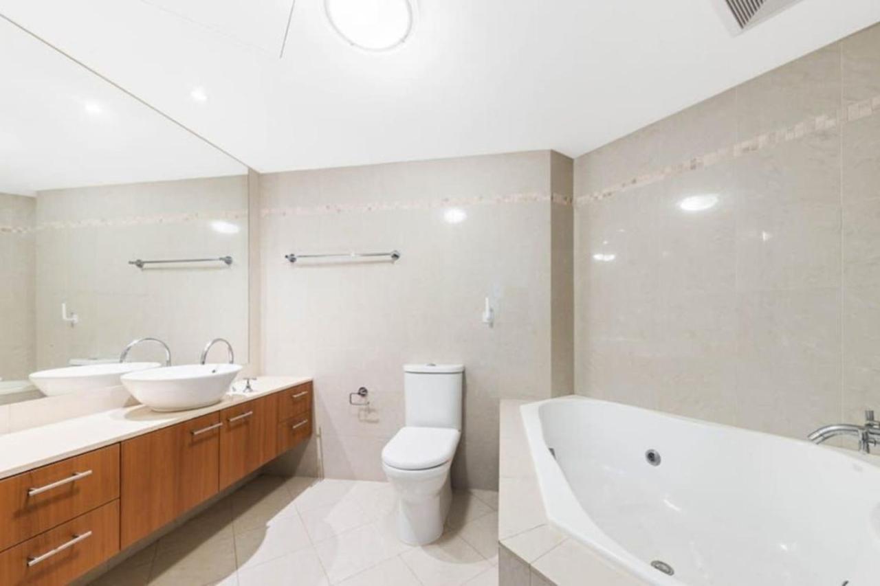 Apartment Lux Sub-penthouse With Casino Views
