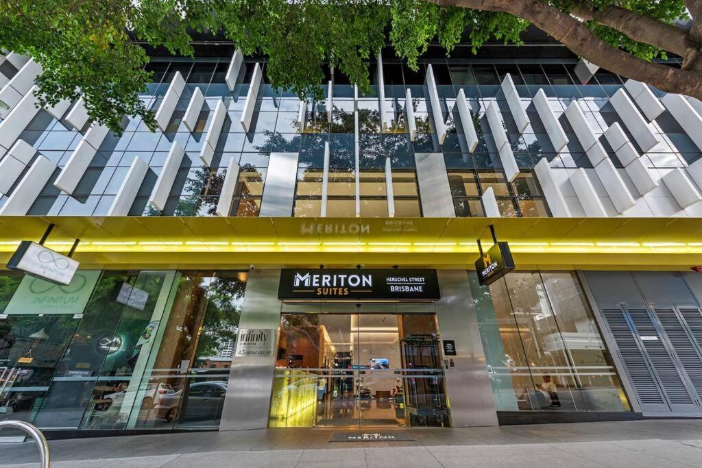 Infinity Excellence!~1bed/1bath/office/1car~views! Apartment Brisbane